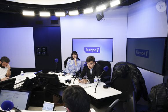 Deux jours après avoir fêté la Saint-Valentin avec sa femme Eloïse, le journaliste de CNews a raconté sa belle soirée avec cette dernière au micro d'Europe 1.

Exclusif - Géraldine Maillet, Gauthier Le Bret sur le plateau de l'émission "On marche sur la tête" en direct sur Europe 1 le 29 janvier 2025.

© Jack Tribeca / Bestimage