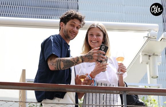 Constance Jablonski et son mari Matthias Dandois - Célébrités au village des Internationaux de France de tennis de Roland Garros 2024 à Paris le 7 juin 2024. © Jacovides-Moreau/Bestimage