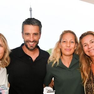 Virginie et Coco Coupérie-Eiffel avec Tony Estanguet et sa compagne dans l'espace VIP, le Pavillon Eiffel, lors de la 12ème édition Longines Paris Eiffel Jumping au pied de la Tour Eiffel sur le Champ-de-Mars à Paris, France, le 19 juin 2026.

© Perusseau-Veeren/Bestimage