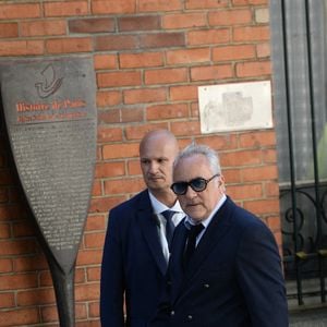 Antoine Duléry - Arrivées aux obsèques de Nadia Farès en l'église Saint-Jean-de-Montmartre à Paris, le 24 avril 2026. N.Farès est décédée le 17 avril 2026 quelques jours après un "incident cardiaque" survenu le 12 avril 2026 dans la piscine du complexe sportif, Blanche (9ème).
© Clément Prioli / Bestimage