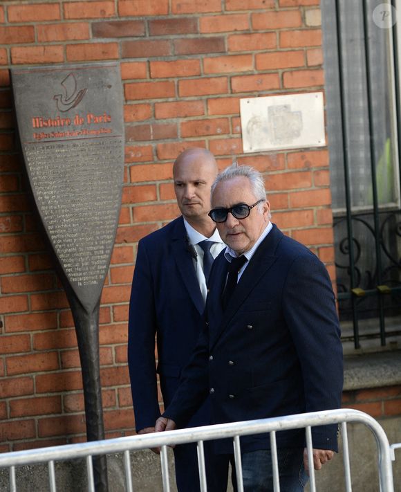 Antoine Duléry - Arrivées aux obsèques de Nadia Farès en l'église Saint-Jean-de-Montmartre à Paris, le 24 avril 2026. N.Farès est décédée le 17 avril 2026 quelques jours après un "incident cardiaque" survenu le 12 avril 2026 dans la piscine du complexe sportif, Blanche (9ème).
© Clément Prioli / Bestimage