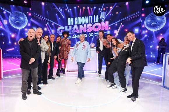 Le programme mise sur la nostalgie et rassemble différentes générations.

Exclusif - Julien Lepers, Philippe Risoli, Capucine Anav, Fabien Lecoeuvre, Delphine Wespiser, Gwendal Marimoutou, Laurence Boccolini, Christophe Carrière, Valérie Damidot, Silvia Notargiacomo, Lionel Tim, Isabelle Morini-Bosc, Jordan Deluxe, lors de l’enregistrement de l’emission "On Connait La Chanson Années 80", présentée par L.Boccolini et diffusée le 22 septembre 2026 sur W9, à Paris, France, le 9 avril 2026. © Jack Tribeca/Bestimage
