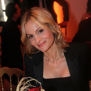 Une apparition remarquée en somme !  En juillet, l'animatrice avait ému l'ensemble de l'Hexagone en dévoilant son documentaire intitulé "La face cachée de l’homme en noir" axé sur la maladie de son mari Thierry Ardisson, disparu cet été, à l'âge de 76 ans. 

Audrey Crespo-Mara -  31ème Gala de l’Espoir donné au profit de la recherche contre le cancer au théâtre des Champs-Elysée à Paris le 14 octobre 2025. © Philippe Baldini/Bestimage