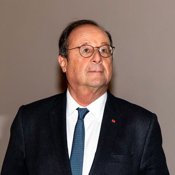 "Ce n’est pas ma place, ce n’est pas mon rôle", a déclaré l’ancien président.

Exclusif - François Hollande lors du vernissage des expositions E.Jospin. Grottesco et C.Tabouret au Grand Palais à Paris le 8 décembre 2025. © Vincenzo Arnone / Bestimage