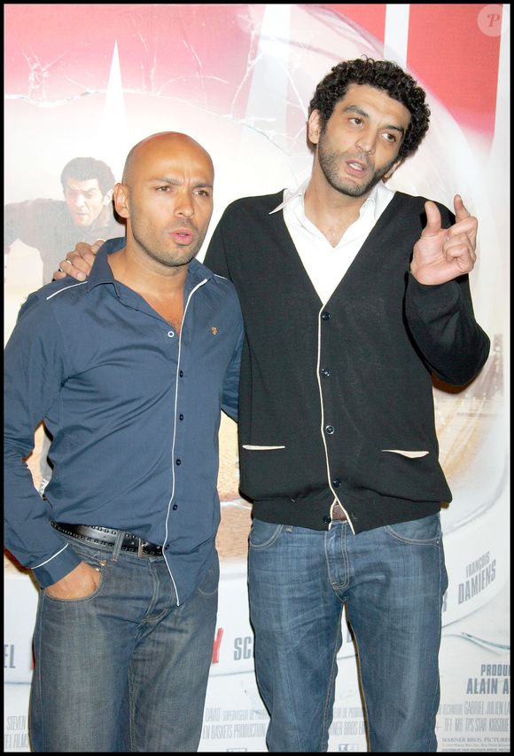 De nombreuses brouilles sur le tournages les poussaient à la séparation.

Eric et Ramzy à l'avent première de Seuls-Two au UGC Normandy en 2007 © Guillaume Gaffiot/Bestimage