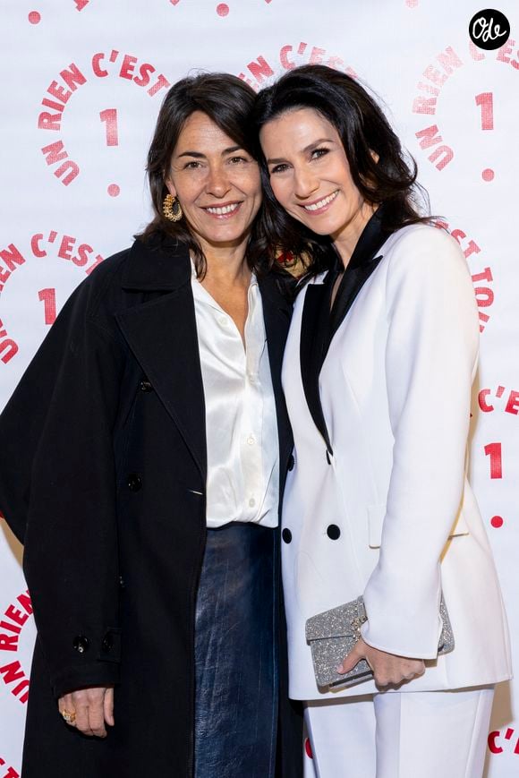 Cécile Duffau (fondatrice de l'association Un rien c'est tout) et Marie Drucker (marraine de l'association) au photocall des invités au dîner de gala de l'association "Un rien c'est tout" au musée de l'armée aux Invalides à Paris le 7 mars 2024.©Bestimage