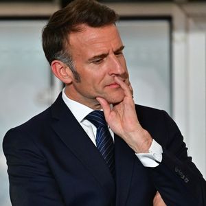 Le président Emmanuel Macron lors de l'inauguration de l'exposition "Byblos, la cité millénaire du Liban" à l'Institut du monde arabe (IMA) à Paris, le 23 mars 2026. L'exposition "Byblos, la cité millénaire du Liban" présente plus de 400 œuvres majeures issues du patrimoine culturel libanais.

© Christian Liewig / Bestimage