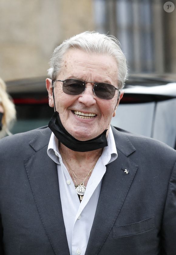 Alain Delon - Obsèques de Jean-Paul Belmondo en en l'église Saint-Germain-des-Prés, à Paris le 10 septembre 2021.

© Cyril Moreau / Bestimage