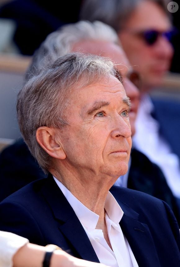 Bernard Arnault - Célébrités dans les tribunes de la finale homme des Internationaux de France de tennis de Roland Garros 2024 à Paris le 9 juin 2024. © Jacovides-Moreau/Bestimage