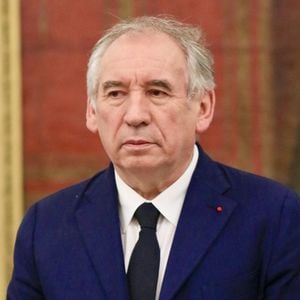 Le premier ministre François Bayrou, maire de Pau, préside le conseil municipal de la ville alors que la cellule interministérielle de crise (CIC) se réunissait à propos de Mayotte le 16 décembre 2024.