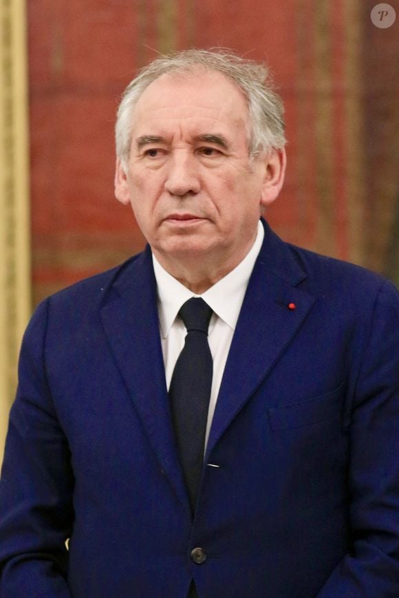 Le premier ministre François Bayrou, maire de Pau, préside le conseil municipal de la ville alors que la cellule interministérielle de crise (CIC) se réunissait à propos de Mayotte le 16 décembre 2024.