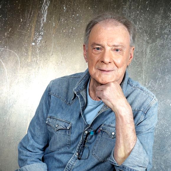 Herbert Léonard manque cruellement à ses proches... Mais aussi à ses fans.

Exclusif - Portrait de Herbert Léonard lors de l'enregistrement de l'émission "Chez Jordan de Luxe" à Paris  © Cédric Perrin / Bestimage