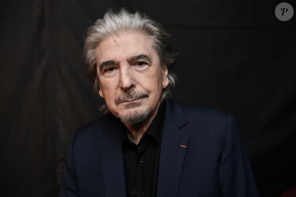 Ce spectacle fera la part belle aux plus beaux morceaux du chanteur de 82 ans

Exclusif - Serge Lama en backstage de la 38ème cérémonie des Victoires de la musique à la Seine musicale de Boulogne-Billancourt, France. © Moreau-Veren/Bestimage