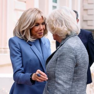 Organisé par l’Institut du Royaume-Uni et la Royal Society of Literature, ce prix récompense les ouvrages destinés aux adolescents et aux jeunes adultes et contribue à promouvoir 

Brigitte Macron et Camilla Parker Bowles, reine consort d'Angleterre, assistent à la cérémonie de remise du prix littéraire de l'Entente à la résidence de l'ambassadeur de France à Londres, le 4 décembre 2024. 
© Julien Burton / Bestimage