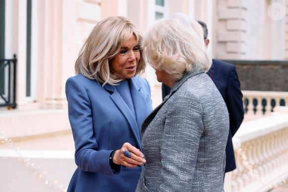 Organisé par l’Institut du Royaume-Uni et la Royal Society of Literature, ce prix récompense les ouvrages destinés aux adolescents et aux jeunes adultes et contribue à promouvoir 

Brigitte Macron et Camilla Parker Bowles, reine consort d'Angleterre, assistent à la cérémonie de remise du prix littéraire de l'Entente à la résidence de l'ambassadeur de France à Londres, le 4 décembre 2024. 
© Julien Burton / Bestimage