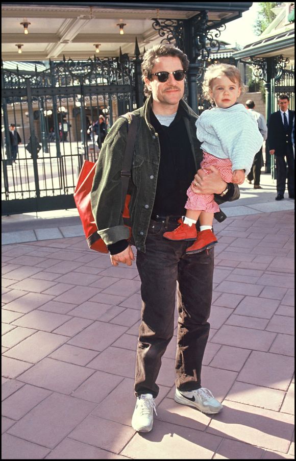 Francis Cabrel et sa fille Manon à l'inauguration de Disneyland Paris en 1992. © Bestimage