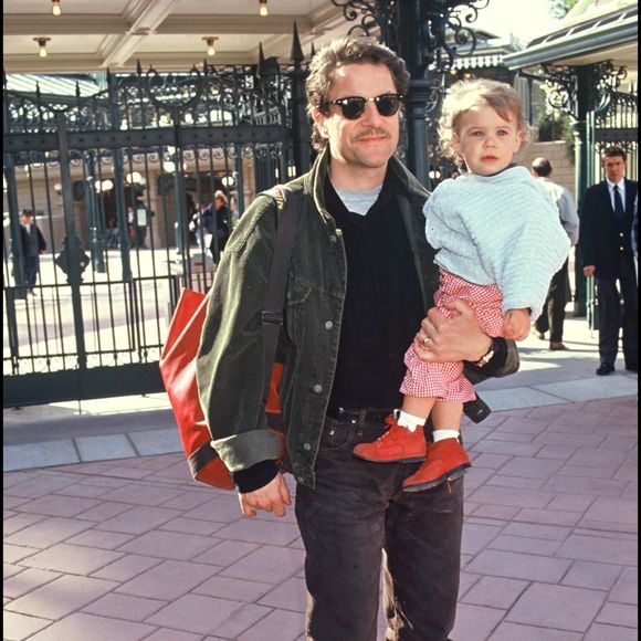 Francis Cabrel et sa fille Manon à l'inauguration de Disneyland Paris en 1992. © Bestimage