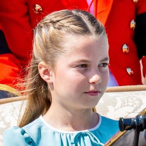 La princesse Charlotte de Galles, - Les membres de la famille royale britannique arrivent à Buckingham Palace pour la cérémonie Trooping the Colour à Londres, le 14 juin 2025. Affecté par le crash du Boeing 787 Dreamliner à Ahmedabad du 12 juin, le souverain et les officiels porteront un brassard noir en hommage aux plus de 270 victimes. Bon nombre d'elles étaient des ressortissants britanniques.
© Backgrid / Bestimage