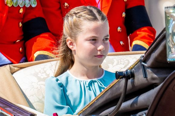 La princesse Charlotte de Galles, - Les membres de la famille royale britannique arrivent à Buckingham Palace pour la cérémonie Trooping the Colour à Londres, le 14 juin 2025. Affecté par le crash du Boeing 787 Dreamliner à Ahmedabad du 12 juin, le souverain et les officiels porteront un brassard noir en hommage aux plus de 270 victimes. Bon nombre d'elles étaient des ressortissants britanniques.
© Backgrid / Bestimage