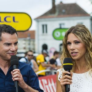 Troyes (10), le 07/07/2017 : présentateurs de France Télévision sur le départ de la 7eme etape du Tour de France cycliste. Marion Rousse et Laurent Luyat - Photo de Bordier S./ANDBZ/ABACAPRESS.COM