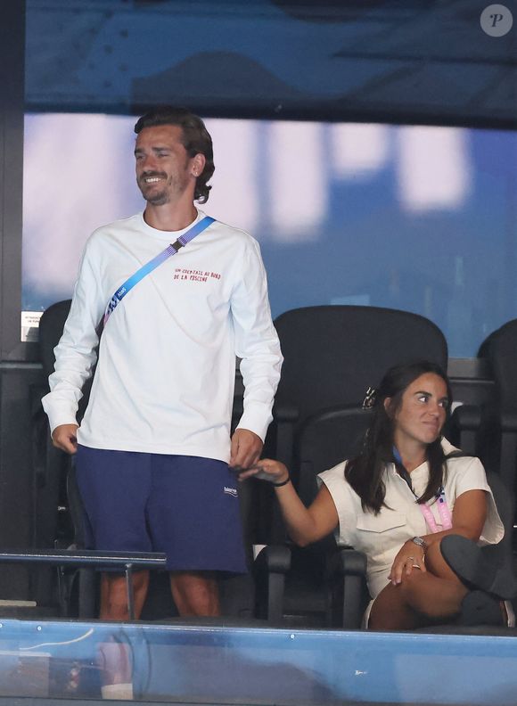 Naissance - Antoine Griezmann annonce la naissance de son quatrième enfant, une petite fille prénommé Shai - Antoine Griezmann et sa femme Erika Choperena - Célébrités assistent à la victoire de Léon Marchand qui devient champion Olympique sur 400 m 4 nages lors des Jeux Olympiques de Paris 2024 (JO) à Paris La Defense Arena à Nanterre le 28 juillet 2024. © Dominique Jacovides-Pierre Perusseau/Bestimage