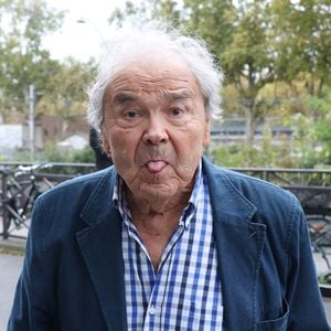 Pierre Perret - Arrivées lors de l'enregistrement de l'émission "Vivement Dimanche" (du 16 novembre) à Paris le 22 octobre 2025. © Bestimage