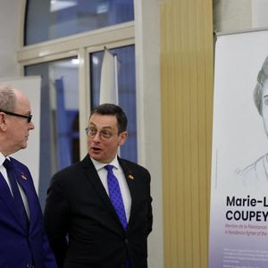 Le prince Albert II de Monaco, Jean Morin, Président du Conseil Départemental de la Manche lors d'une visite de la maison du département à Saint-Lô le 9 avril 2025.

© Dominique Jacovides / Bestimage