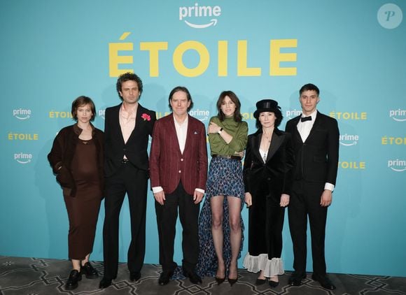 Lou de Laâge (enceinte), Luke Kirby, Daniel Palladino, Charlotte Gainsbourg, Amy Sherman-Palladino et Gideon Glick à la première de la série "Etoile" de Prime Video à la Galerie Bourbon à Paris le 23 avril 2025.

© Coadic Guirec / Bestimage