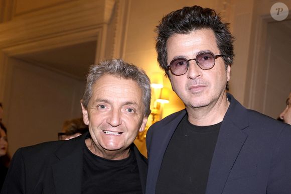 Les chanteurs David et Jonathan ( David Marouani et Jonathan Bermudes ) - Soirée de gala pour la Fondation de la Recherche en Physiologie, "Les Stéthos d'Or" au Four Seasons Hôtel George V à Paris le 16 mars 2026. © Cédric Perrin/Bestimage