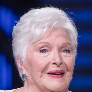 Line Renaud a pris la décision de ne plus apparaître physiquement lors de la soirée télévisée du Sidaction.

Exclusif - Line Renaud - Enregistrement de l'émission "100 ans de comédies musicales pour le Sidaction", qui sera diffusée le 2 avril sur France 2.
© Moreau-Perusseau / Bestimage