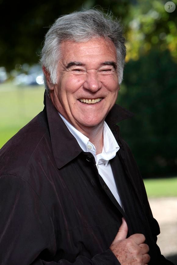 Georges Pernoud lors de la 20e édition de la séance de dédicaces " Foret Des Livres " à Chanceaux-Pres-Loches, près de Tours, en France, le 30 août 2015. Photo par VIM/ABACAPRESS.COM