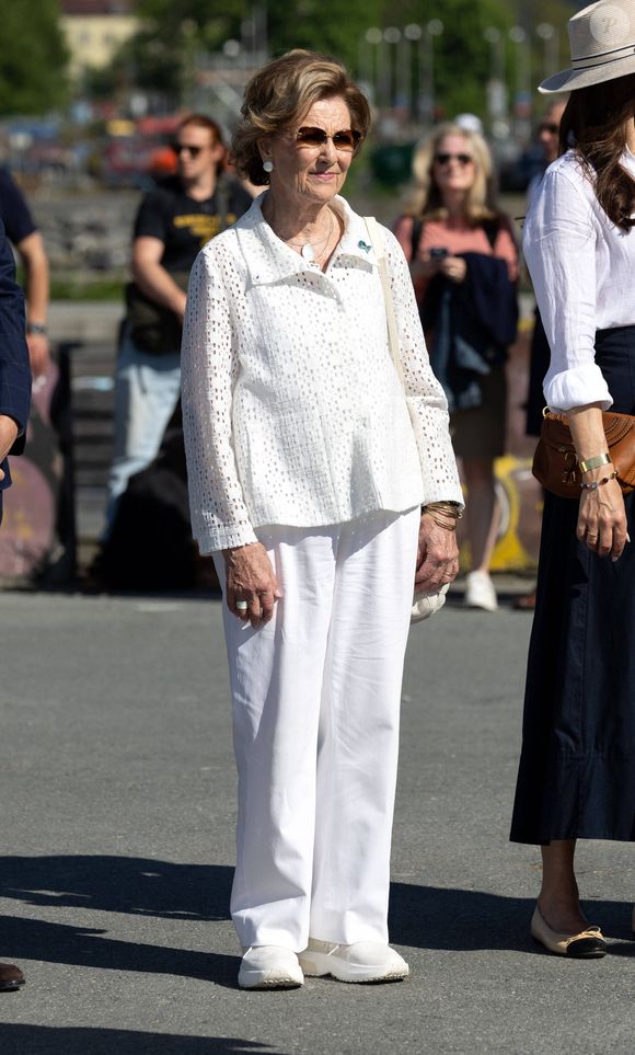 La reine Sonja de Norvège a été admise à l’hôpital pour la deuxième fois en trois mois

Le roi Frederik et la reine Mary de Danemark accompagnés par le prince Haakon et la princesse Mette-Marit de Norvège se promènent sur le port d'Oslo, le 15 mai 2024. Dana Press / Bestimage