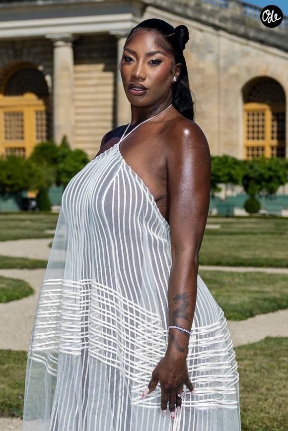 Aya Nakamura au photocall du défilé Jacquemus de la mode homme Printemps/Été 2026 dans le cadre de la Fashion Week de Paris dans les jardins de l’Orangerie à Versailles, France, le 29, 2025. © Olivier Borde/Bestimage