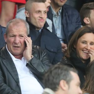 Rolland Courbis et sa femme Clara Paban Courbis dans les tribunes lors du match de Ligue 1 "PSG - Rennes" au Parc des Princes à Paris, le 12 mai 2018.
Agence / Bestimage