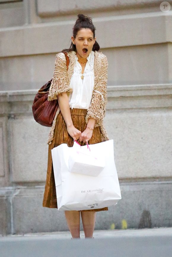 Exclusif - Katie Holmes repérée en train de bailler après avoir passé la soirée du samedi à faire du shopping à New York, NY, USA, le 12 mai 2019. Photo by Felipe Ramales/Splash News/ABACAPRESS.COM