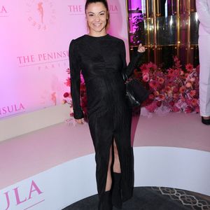 Denitsa Ikonomova (enceinte) - Photocall du 5ème gala de charité de l'association "Les Bonnes Fées" à l'occasion de la campagne mondiale "Octobre Rose" à l'hôtel Peninsula, Paris le 3 octobre 2024. © Rachid Bellak/Bestimage