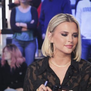 Exclusif - Kelly Vedovelli - Plateau de Noël de l’émission TPMP (Touche Pas à Mon Poste), présentée en direct par C.Hanouna et diffusée sur C8 à Paris le 28 novembre 2023. © Jack Tribeca / Bestimage