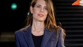 Chez Chanel, Charlotte Casiraghi retrouve sa soeur Alexandra de Hanovre et son ex-belle-mère Carole Bouquet, proche de la famille de Monaco