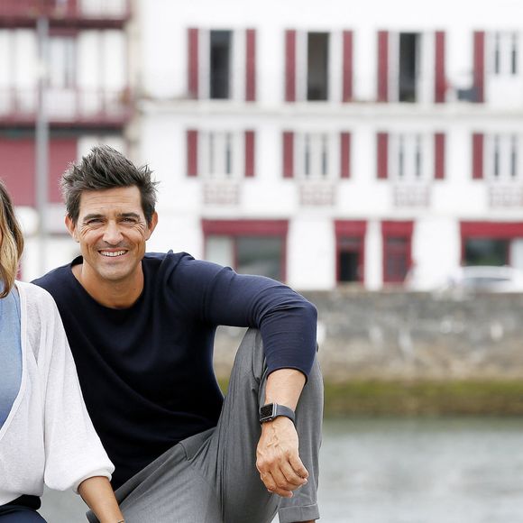 Exclusif -  Rendez-vous avec Jean-Pascal Lacoste (habillé par American Vintage) et sa fiancée Delphine, soeur de l'ancienne Miss France S.Tellier, à Saint-Jean-de-Luz. Le 10 juillet 2020
© Patrick Bernard / Bestimage