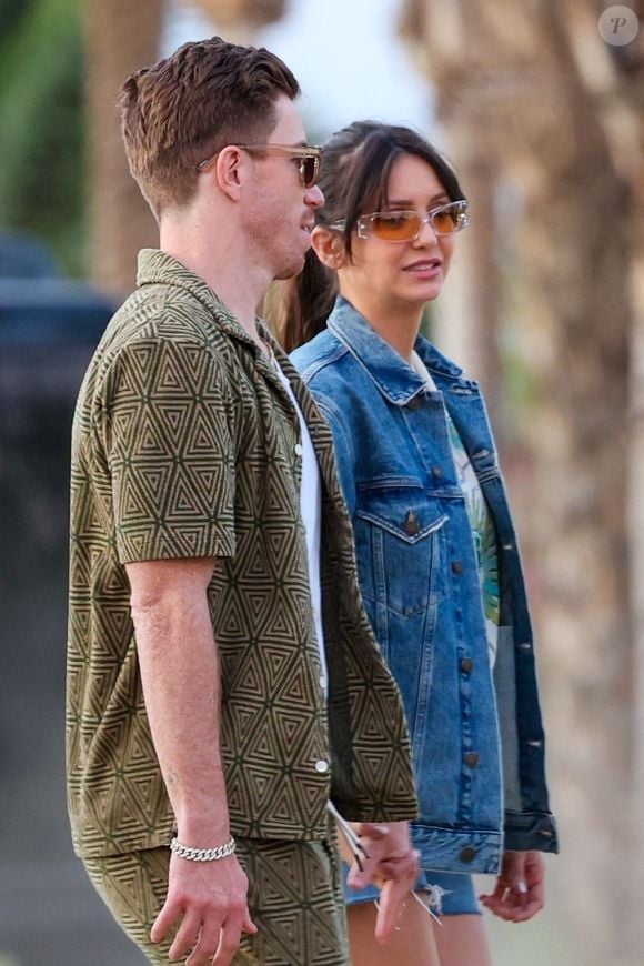 Nina Dobrev et Shaun White à Coachella en California. Photo par Backgrid USA / Bestimage