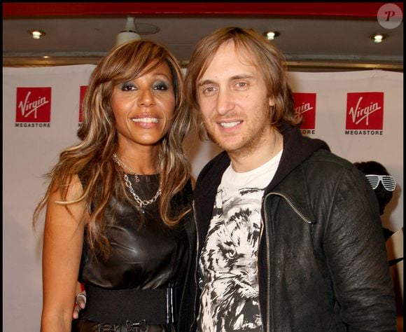 Archive Cathy et David Guetta au lancement du jeu DJ Hero au Virgin Champs Elysées.