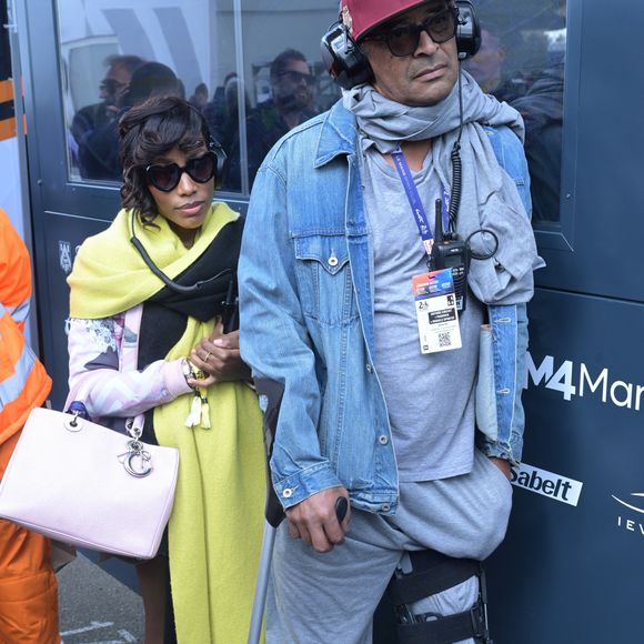 Yannick Noah et sa compagne Malika, enceinte. lors des "24H du Mans 2024", le 15 juin 2024. © Rachid Bellak/Bestimage 