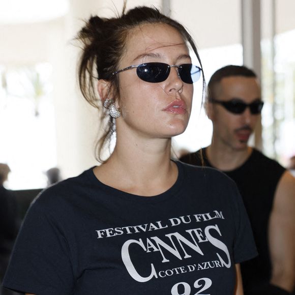 Adèle Exarchopoulos se rend à l'Hôtel Martinez pour assister à une projection avant le 78ème Festival de Cannes le 15 mai 2025 à Cannes, France. Photo by Marco Piovanotto/ABACAPRESS.COM