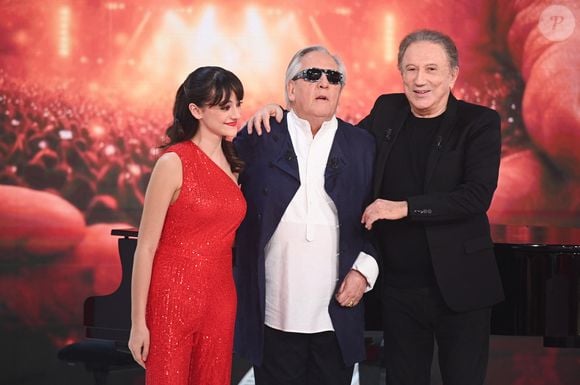 Exclusif - Gilbert Montagné, sa petite fille Elsa et Michel Drucker - Enregistrement de l'émission Vivement dimanche au studio Rive Gauche , présentée par Michel Drucker . Diffusion sur France 3 le 29/03/2026. Photos prises le 18 mars 2026.
© Guillaume Gaffiot / Bestimage