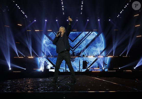 "J'ai eu deux AVC. Il m'en reste quelques séquelles, dont une neuropathie, j'ai donc un peu de mal à marcher et je suis parfois confus", a-t-il ainsi révélé dans le magazine "Ici Paris"

Cookie Dingler - Concert Stars 80 - 10 ans déja ! à l'U Arena de Nanterre le 2 décembre 2017. © Marc-Ausset Lacroix/Bestimage