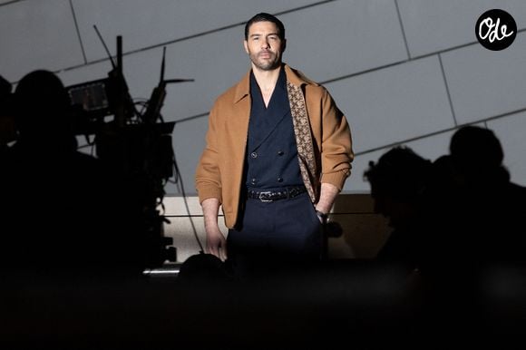 Il assure toutefois qu'il ne refera plus un changement aussi extrême.

Tahar Rahim - Les célébrités au défilé Louis Vuitton "Collection Homme Prêt-à-Porter Automne/Hiver 2026-2027" lors de la Fashion Week de Paris, le 20 janvier 2026

© Julien Sarkissian / Bestimage