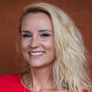 Elle a exprimé sa fierté envers ses enfants, soulignant l’importance de ce succès. 

Elodie Gossuin au village lors des internationaux de tennis de Roland Garros à Paris, le 28 mai 2018.

Photo : Cyril Moreau / Dominique Jacovides / Bestimage