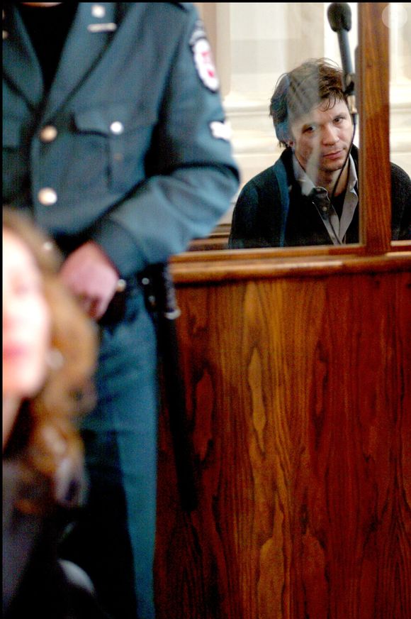 Le chanteur français Bertrand Cantat à l'ouverture de son procès au palais de justice de Vilnius en 2004. © Mousse/Hounsfield/ABACA.