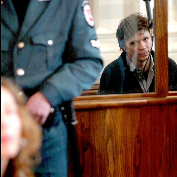 Le chanteur français Bertrand Cantat à l'ouverture de son procès au palais de justice de Vilnius en 2004. © Mousse/Hounsfield/ABACA.