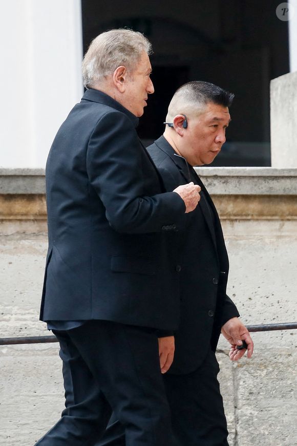Michel Drucker - Arrivées aux obsèques de Thierry Ardisson en l’église Saint-Roch de Paris, France, le 17 juillet 2025. © Clovis-Jacovides/Bestimage